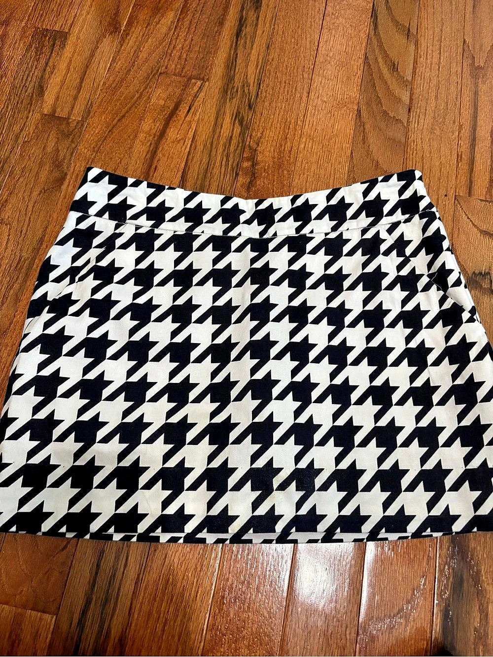 Loudmouth Houndstooth Mini Skirt in Black & White Size 6 Like New
